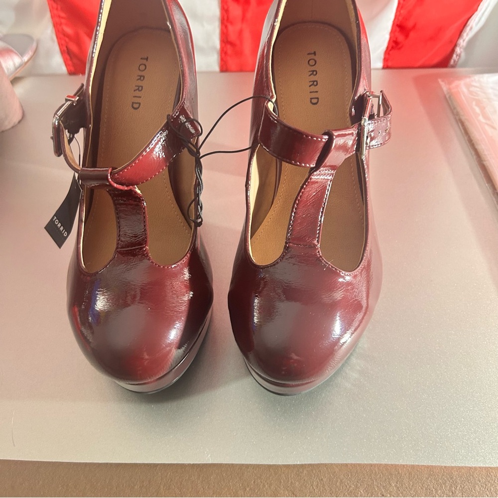Torrid women’s 9.5 Elegant Burgundy Mary Jane Heels NWT - Picture 3 of 10